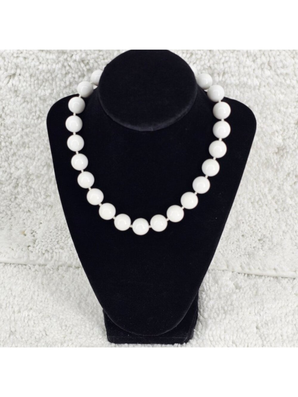 Chunky White Beaded Necklace Individually Knotted 16" Gold Tone Clasp